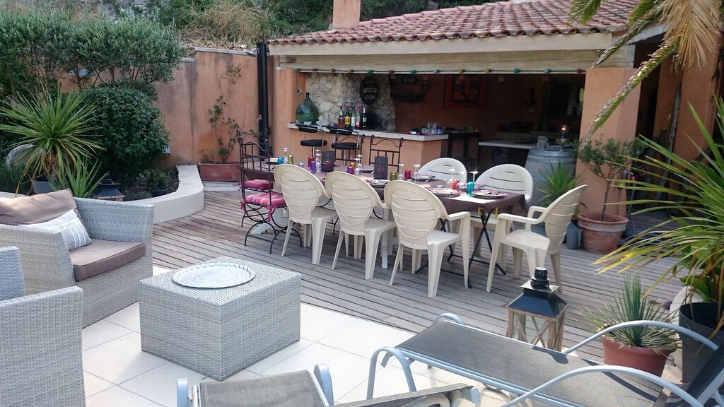 A vendre maison Roquefort La Bédoule au calme absolu, entièrement rénovée