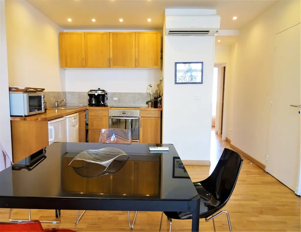 Avignon intra muros, zone piétonne, appartement de charme rénové   