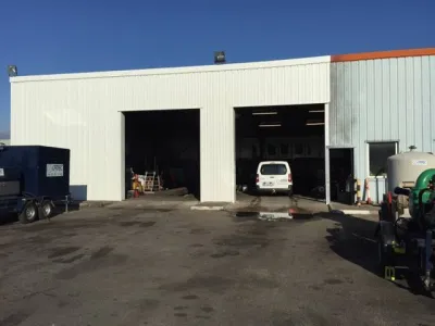 MISE EN PLACE DE TOLES DE BARDAGE SUR STRUCTURE METALLIQUE A MARTIGUES 13