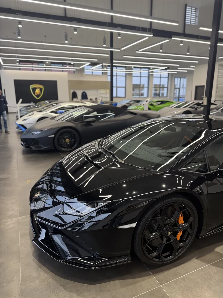 Acheter une Lamborghini en Gironde avec Asphalte Diffusion spécialiste reconnu des supercars à Bordeaux et dans le Sud Ouest