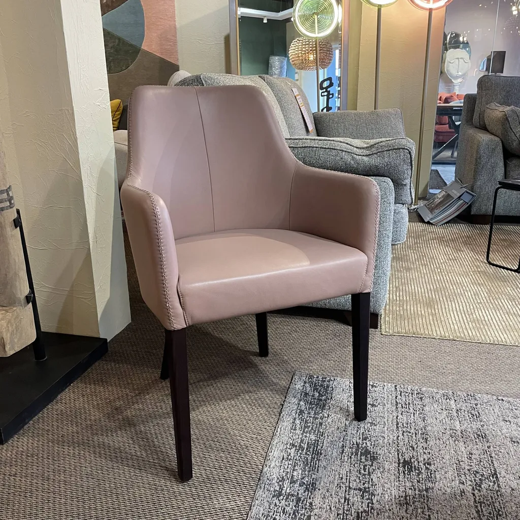 fauteuil en cuir rose italien à Hyères