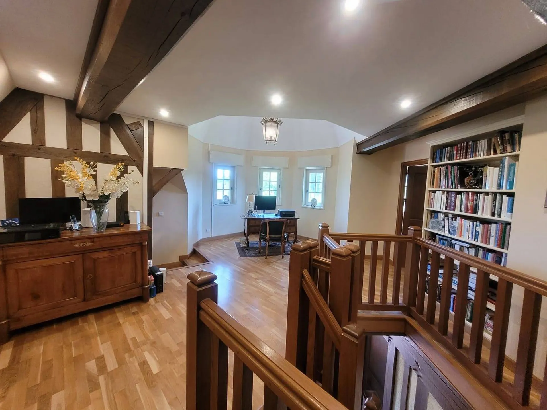 L'agence Terres et Demeure de Normandie vous propose à l'achat, cette propriété au calme datant de la fin du 18 ème/début 19ème siècle avec piscine située à 10 minutes de Cormeilles dans l'Eure 27, 20 minutes de Pont-l’Évêque 14130 et 35 minutes de D