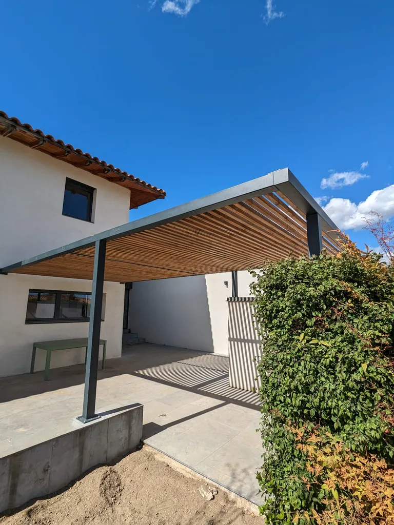 Pergola acier sur mesure à Meyreuil