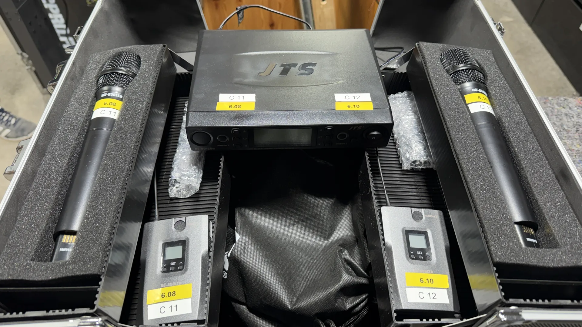 Double micro hf main serre tête cravate JTS