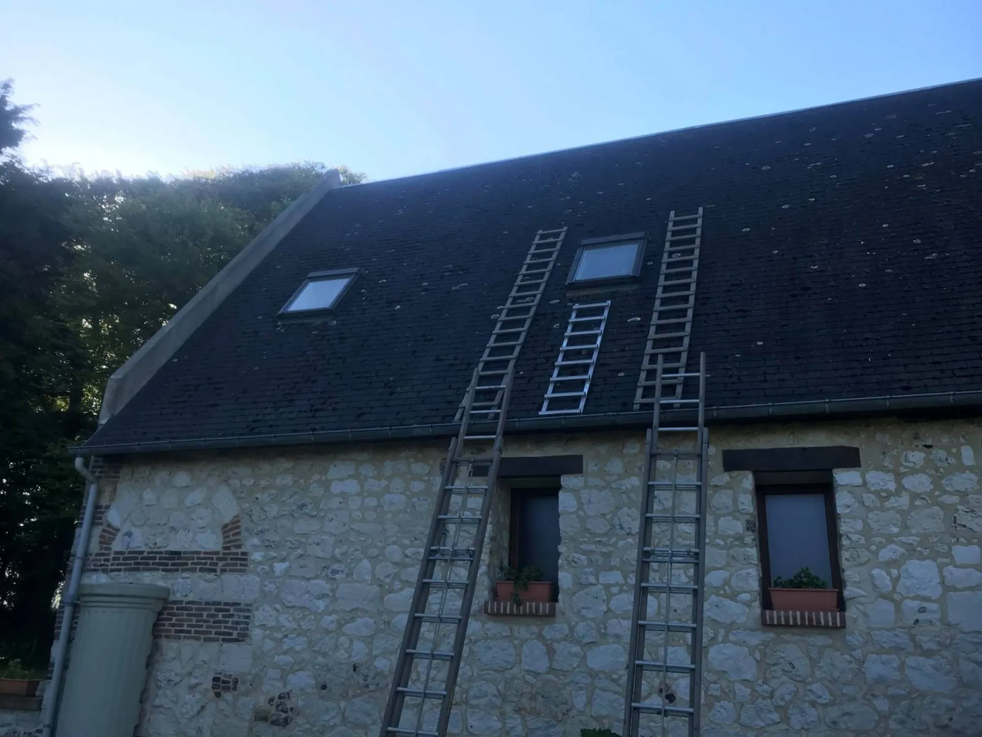 REMPLACEMENT DE FENÊTRE DE TOIT SUR COUVERTURE EN ARDOISE OU TUILE DE VOTRE HABITATION  SITUER A VALMONT PROCHE DE CANY BARVILLE