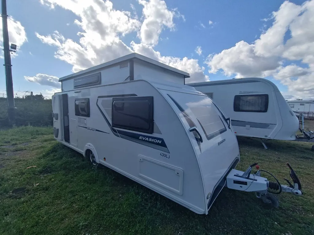 trigano silver avec toit relevable a lancon provence 13680