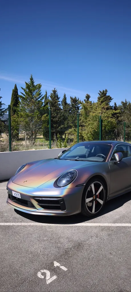 Porsche 911 : nettoyage extérieur premium et décontamination complète à Montauroux près de Tourrettes