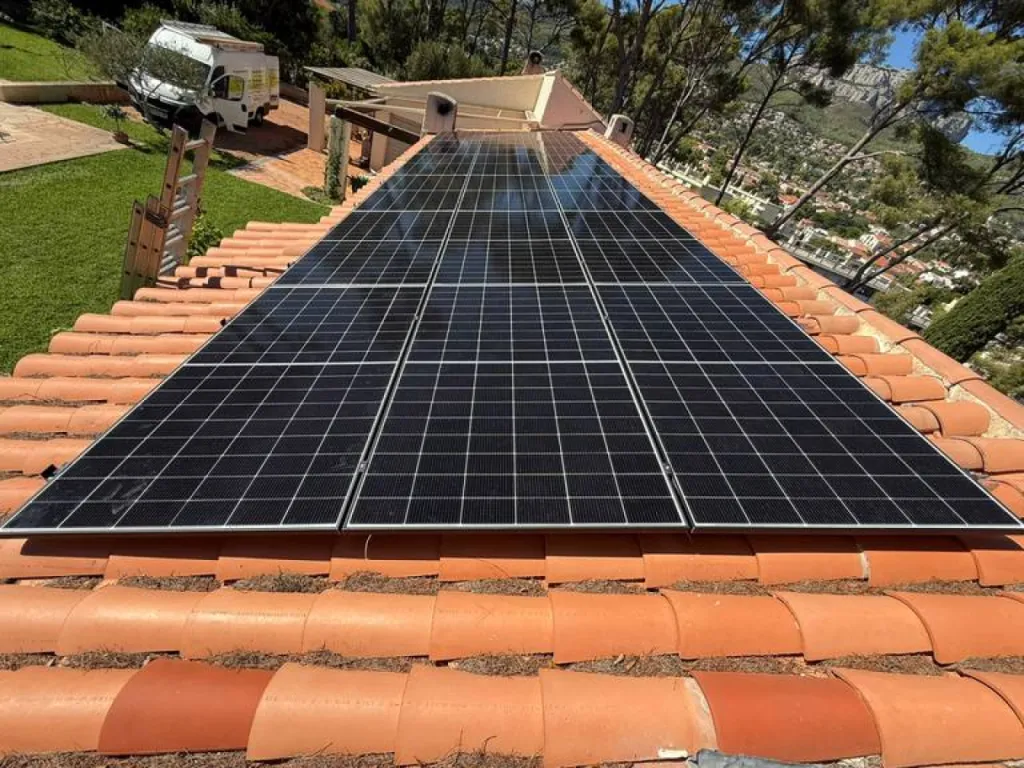 Pose de 18 panneaux photovoltaïques dès 14 900€ à Toulon avec Provence Energie Solaire Services