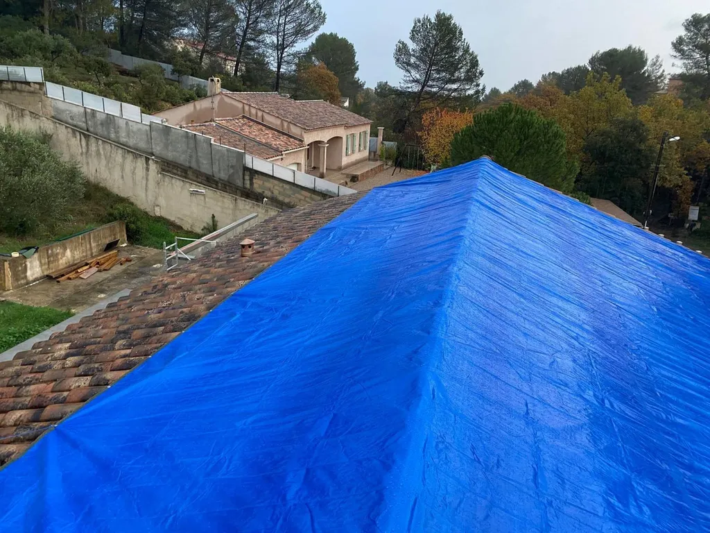 Pose de bâche de toiture en urgence à La Celle-Saint-Cloud