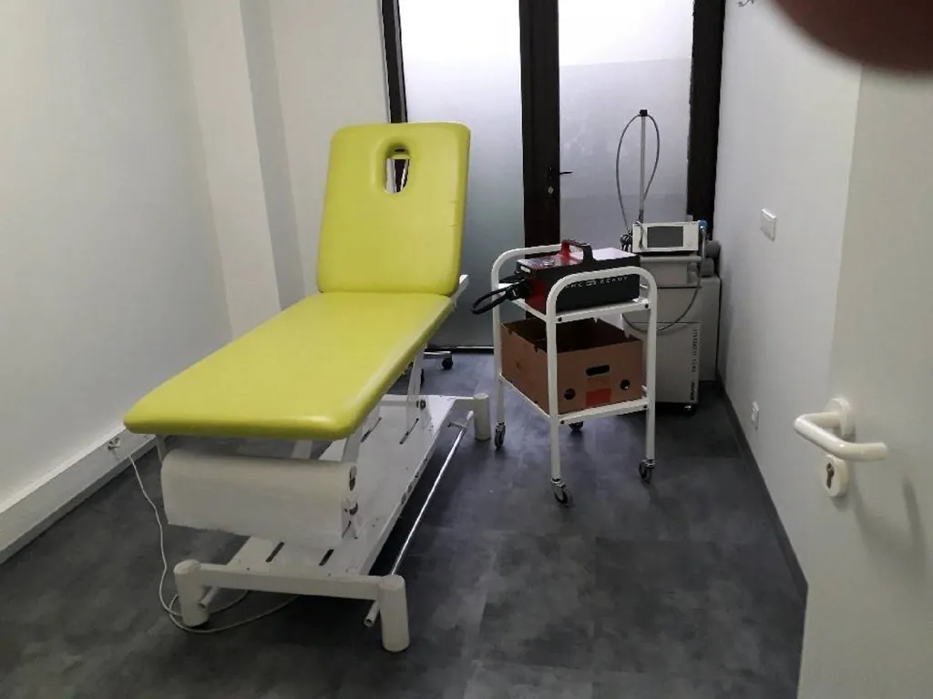 Création de box pour kiné et construction de cloisons en BA13 sur ossature métallique à Marseille