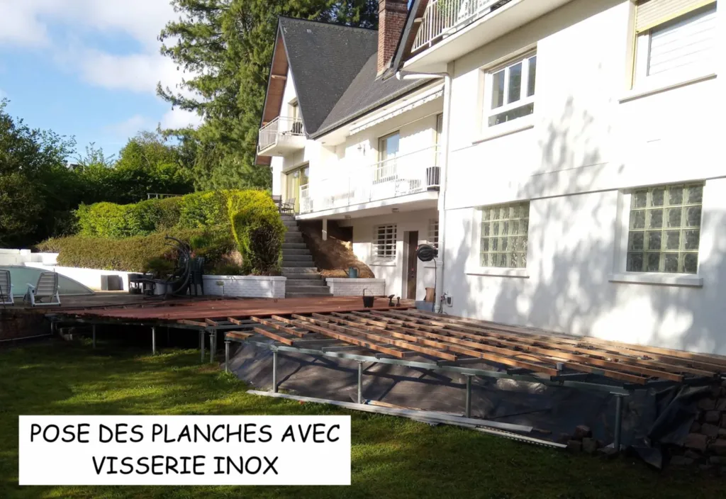 Pose des planches avec visserie inox 