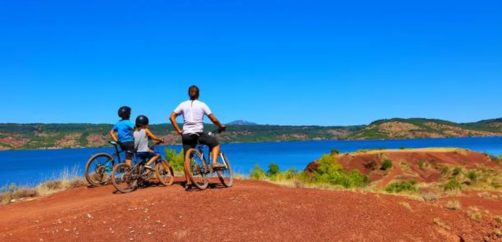 Camping bord de mer proche du Lac du Salagou 