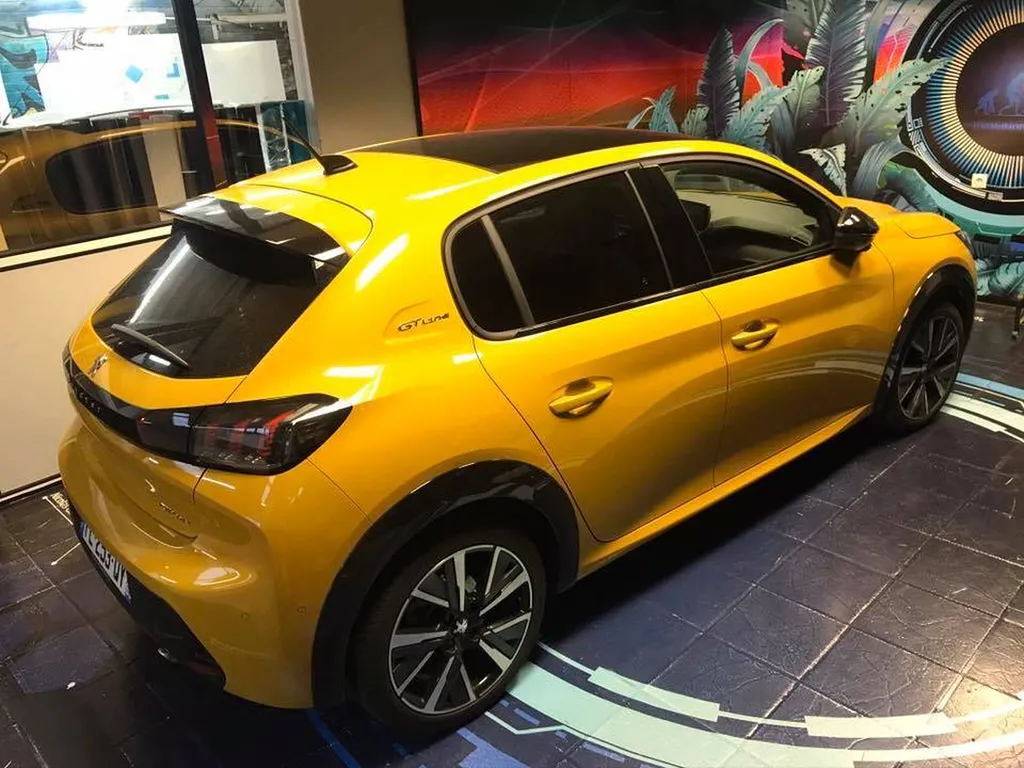 208 Peugeot avant custom