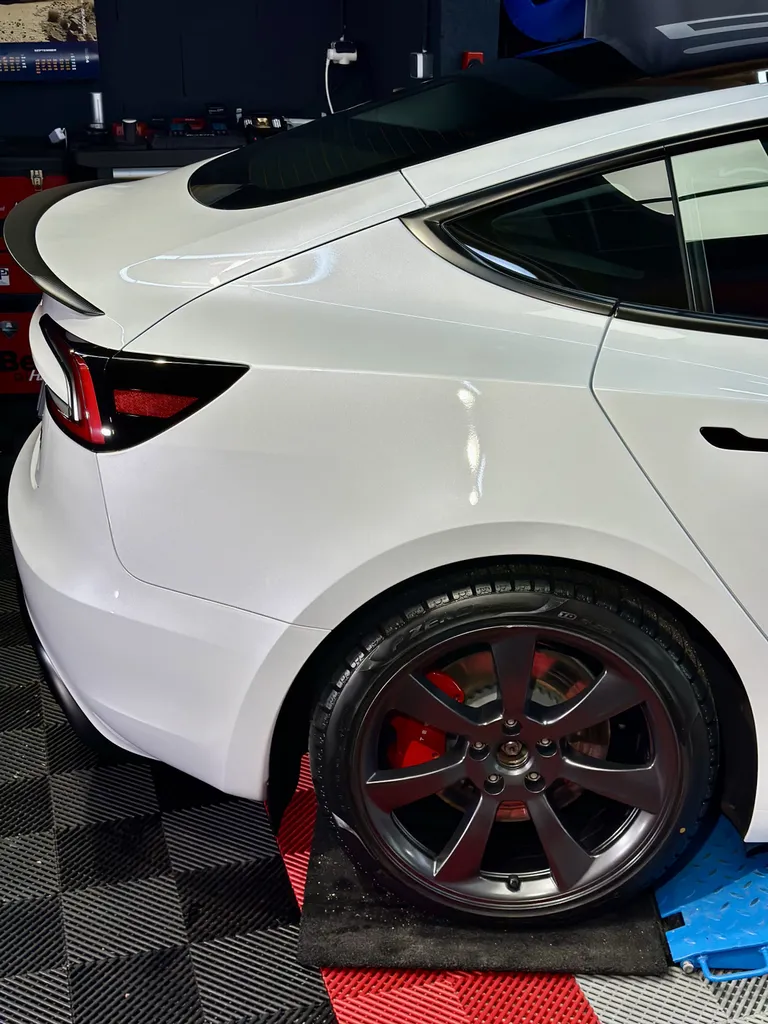 spécialiste du DETAILING sur Lyon Traitement céramique Tesla model 3 