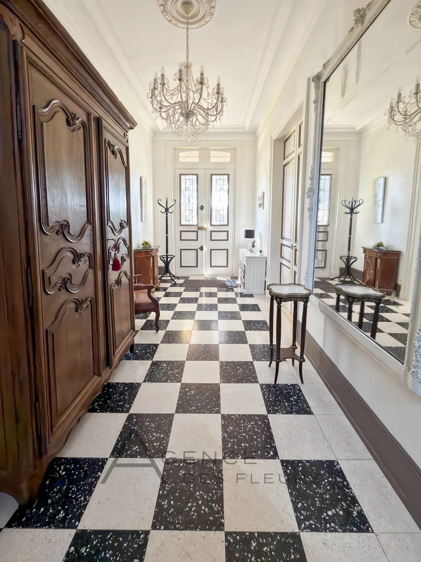 À vendre, propriété d'exception de 265 m² sur un terrain de 5200 m² située à LA SAUSSAYE 27370