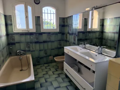 Maison à vendre Saint-Aygulf avec un beau potentiel pour investissement avec une vue mer