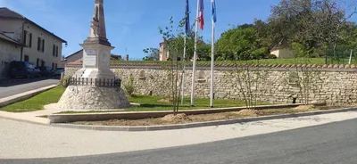 Aménagement du bourg et monument aux morts