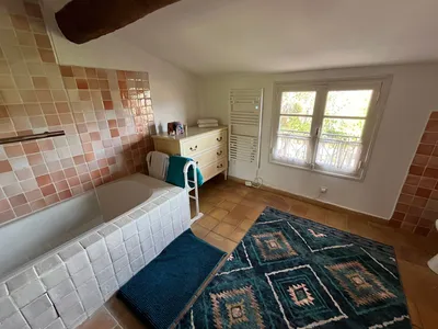 Rare – Charmante maison de village dans le quartier médiéval des Arcs-sur-Argens, avec garage et terrasses