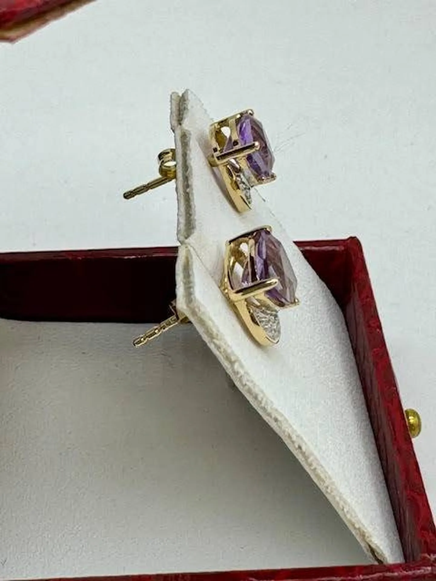 Éclat et Élégance : Découvrez Nos Boucles d'Oreilles en Améthyste et Or Bicolore chez Or Ligne sur le Bassin d'Arcachon