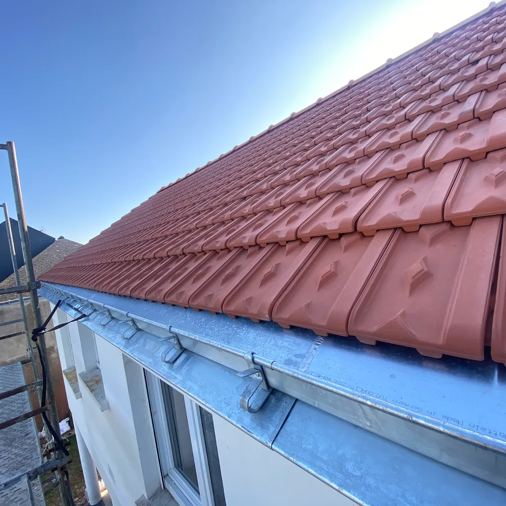 Changement gouttière nantaise en zinc dans le cadre d'une rénovation totale de toiture à Nantes