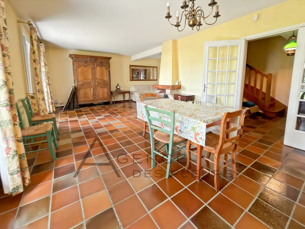 A vendre maison de 106 m² édifiée sur 1047 m² de terrain sur la commune de SAINT-PIERRE-LES-ELBEUF 76320