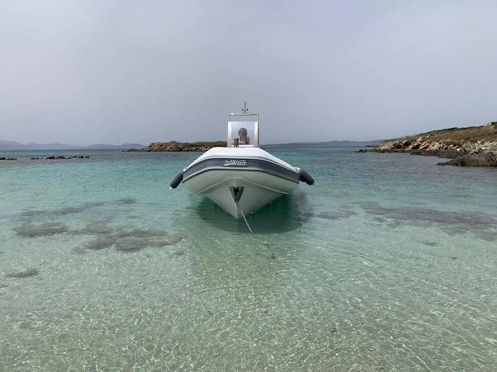 Vente semi rigide d'occasion de la marque Sea Water sur la presqu'île de Guérande en Loire Atlantique