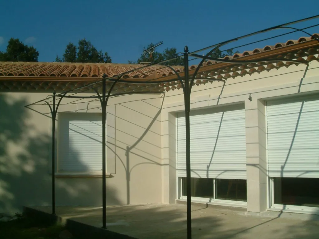 Fabricant de gouttières aluminium à Avignon solution haut de gamme pour toit plat ou en pente