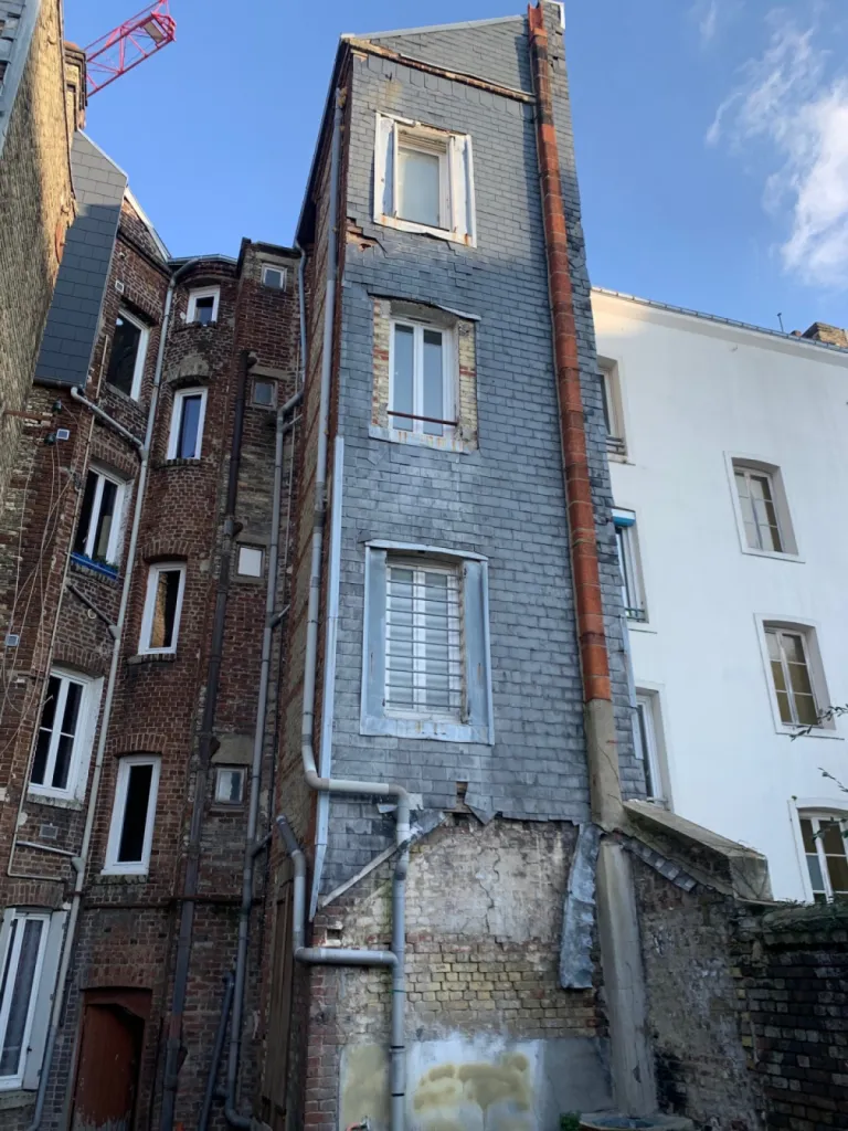 Isolation par l’extérieur en laine de roche et ravalement enduit projeté de façade sur un bâtiment ancien brique Le Havre - Normandie (76) RGE 