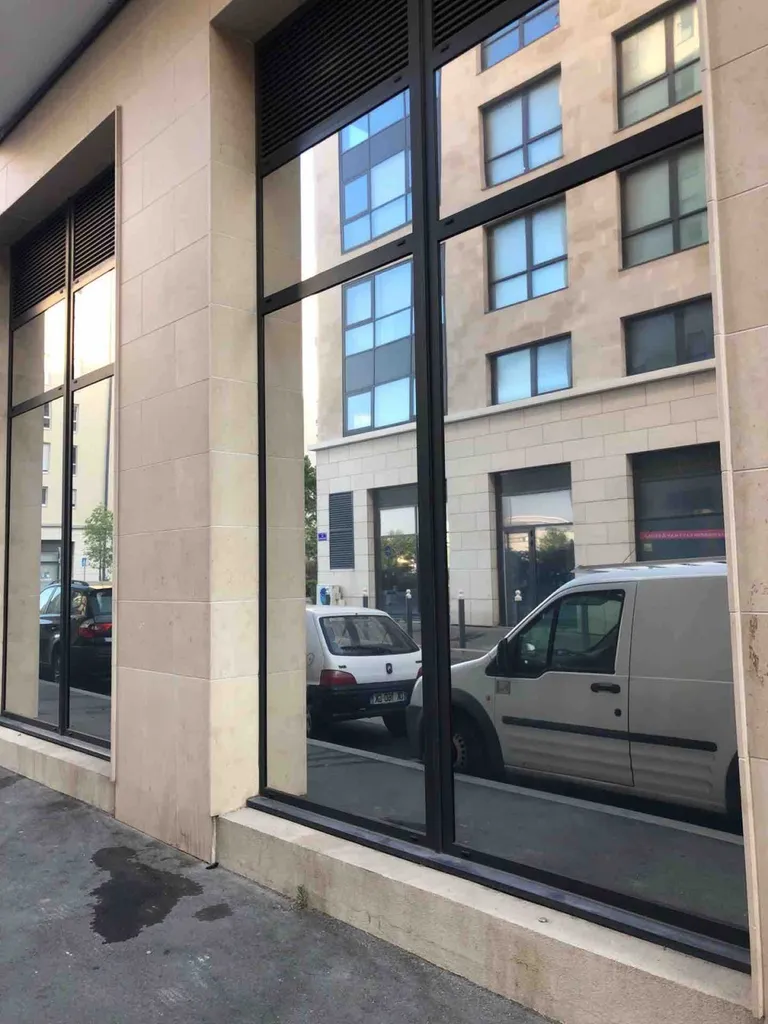 Pose de film aspect miroir et anti chaleur à Marseille