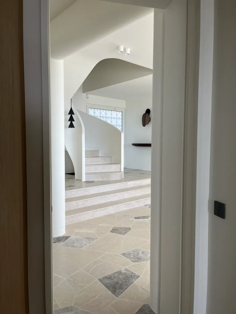 Stone Concept escalier marbre sur mesure projet architecte proche Cannes