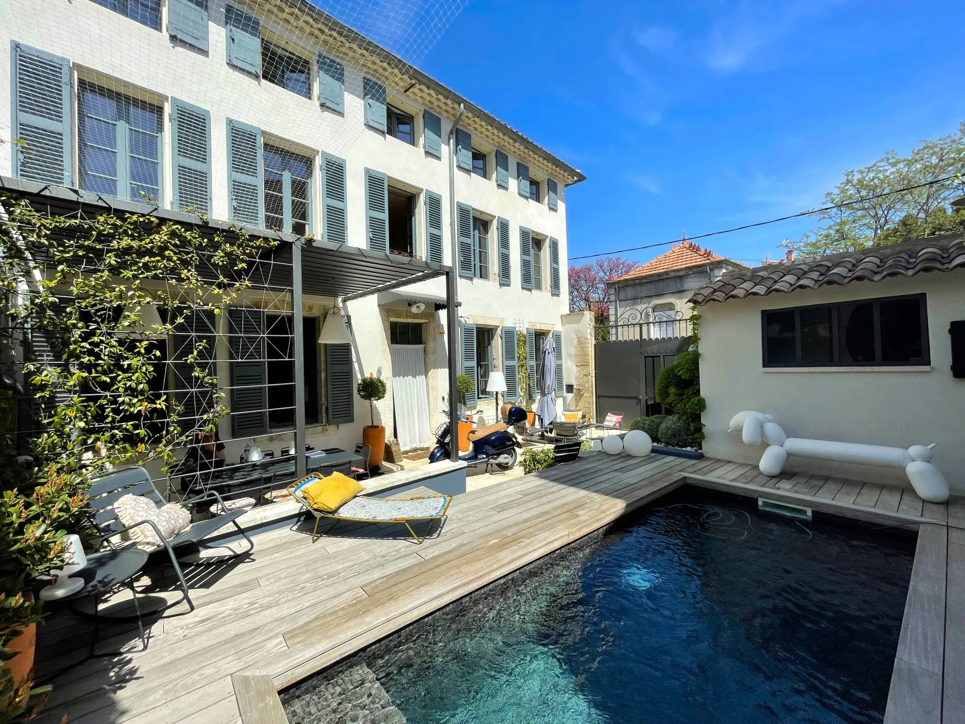 Sublime maison bourgeoise 1830 entièrement rénovée avec piscine à Carpentras   