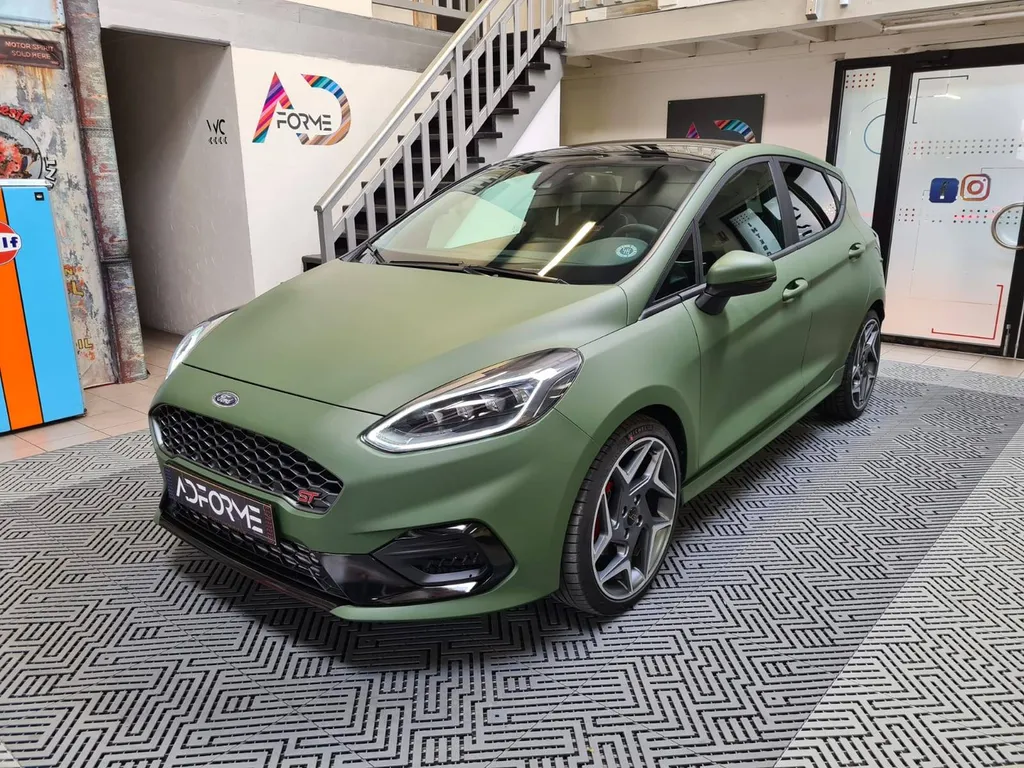Total covering sur une FORD FIESTA ST à Grenoble en Auvergne-Rhône-Alpes