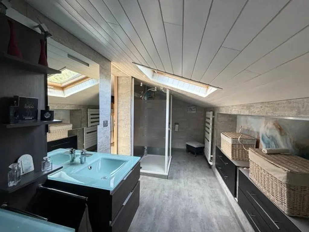CESTAS , maison individuelle à étage 179m² avec 4 chambres, 2425m² de jardin et double garage