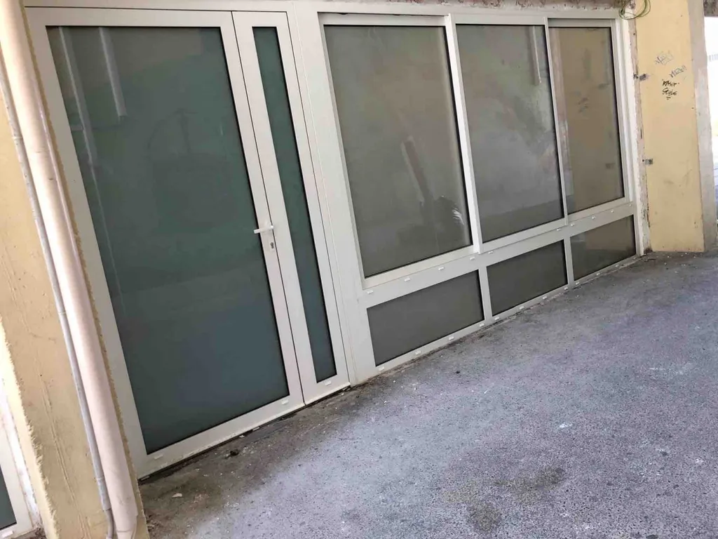 Pose de films occultant dépoli pour protéger des regards extérieurs anti vis à vis sur Marseille 13