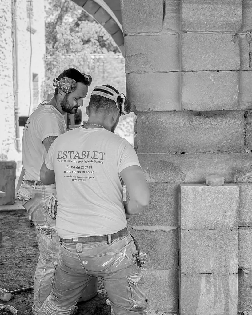 Profiter d’un savoir-faire artisanal en pierre naturelle reconnu pour vos projets proche de Nîmes dans le Gard