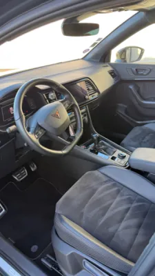 Nettoyage intérieur complet d'un SUV Cupra , réalisé avec des techniques professionnelles de detailing automobile à Saint Romain le Puy