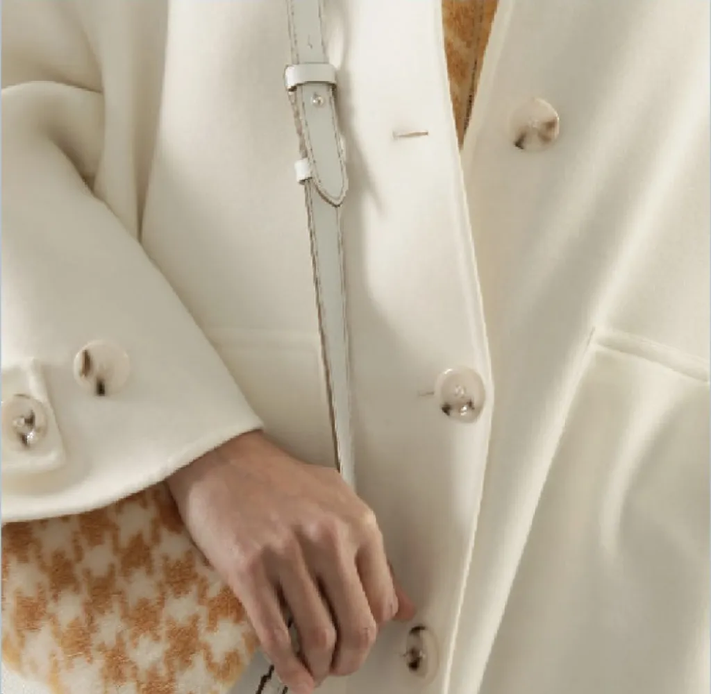 La collection Manzoni 24 automne-hiver, le confort, l'élegance, des tons de créme et de chocolat qui ont séduit Sacha.