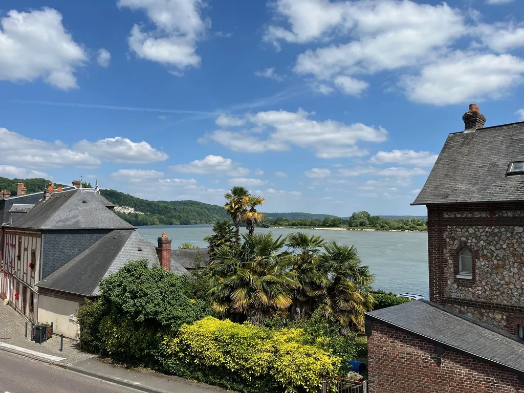 A vendre : bâtiment à rénover à Vilequier, sur l'axe Caudebec en Caux / Notre Dame de Gravenchon
