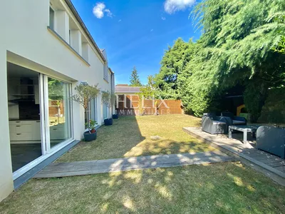 Le Vésinet Maison familiale avec studio indépendant à 10 minutes du RER A