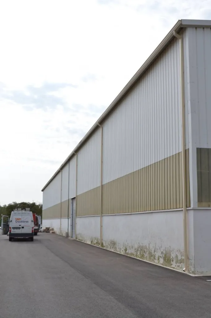 Fabrication et installation de gouttières aluminium G380 couleur à sorgues (vaucluse)