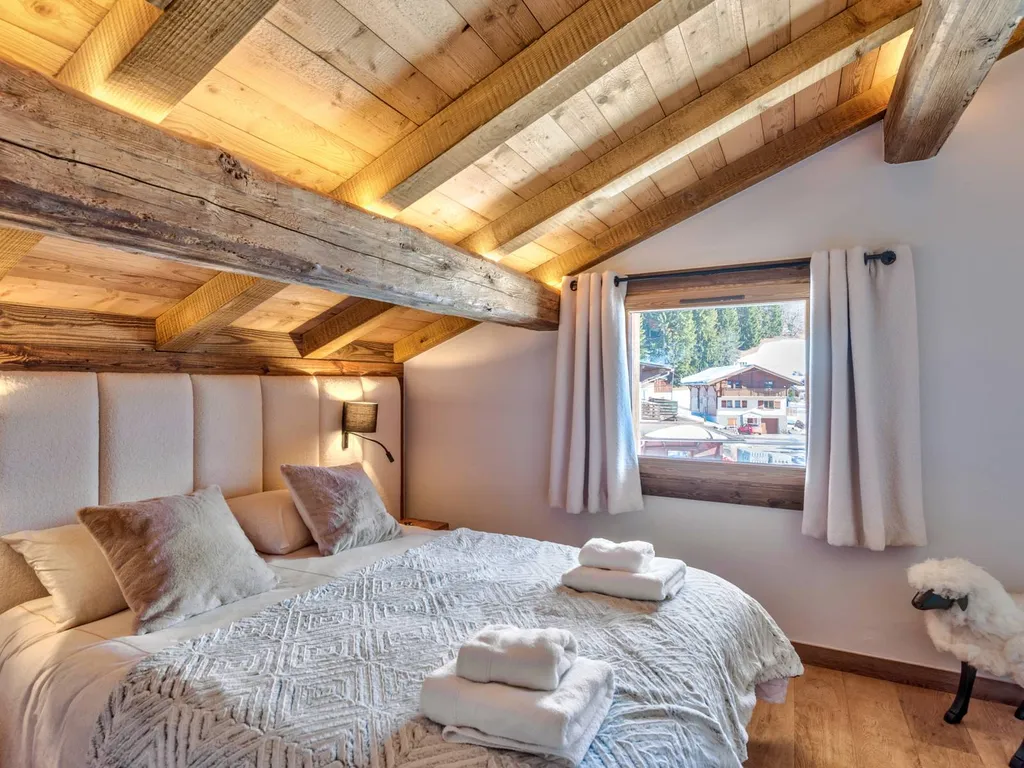 réalisation d'une tête de lit en tissu bouclette pour un chalet haut de gamme à Megeve