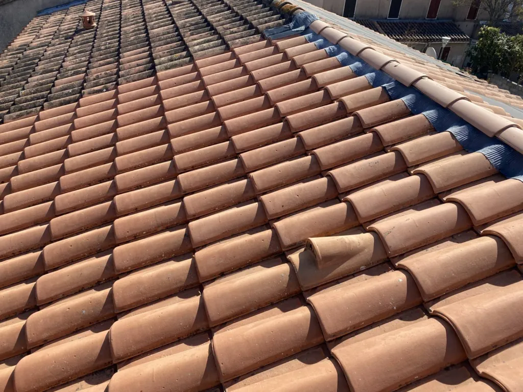 toiture avec faîtage type closoir et nettoyage sur Venelles