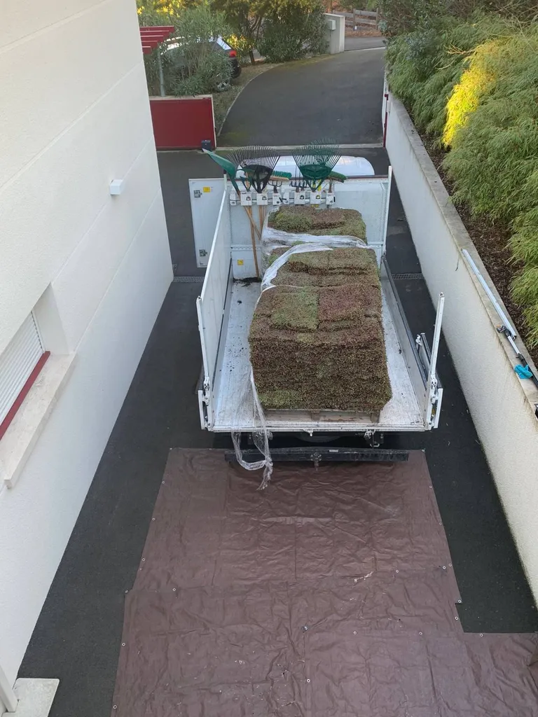 Installation d'une toiture végétalisée par Evolution Paysage près de Mimizan