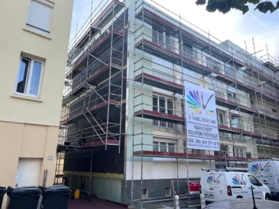 Isolation thermique extérieure (ITE) sur une façade d'immeuble mitoyen en centre ville du Havre