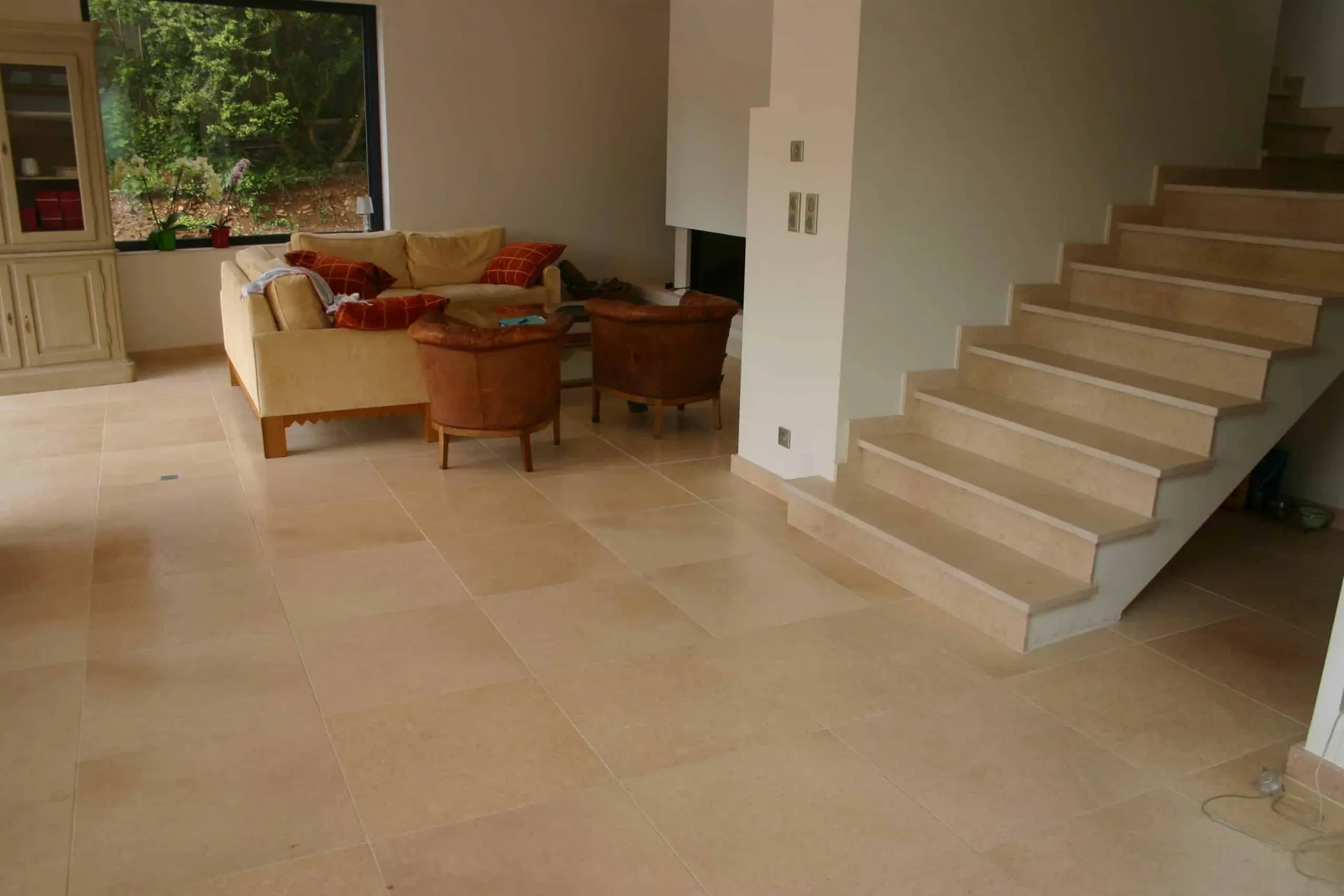 Marches et escaliers intérieurs 100% pierre naturelle