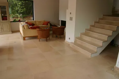 Marches et escaliers intérieurs 100% pierre naturelle