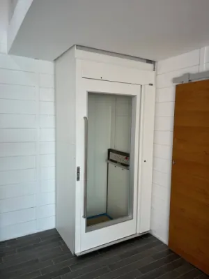 Ascenseur de maison en intérieur NAMILIFT PL 400 à Rognac près de Marseille