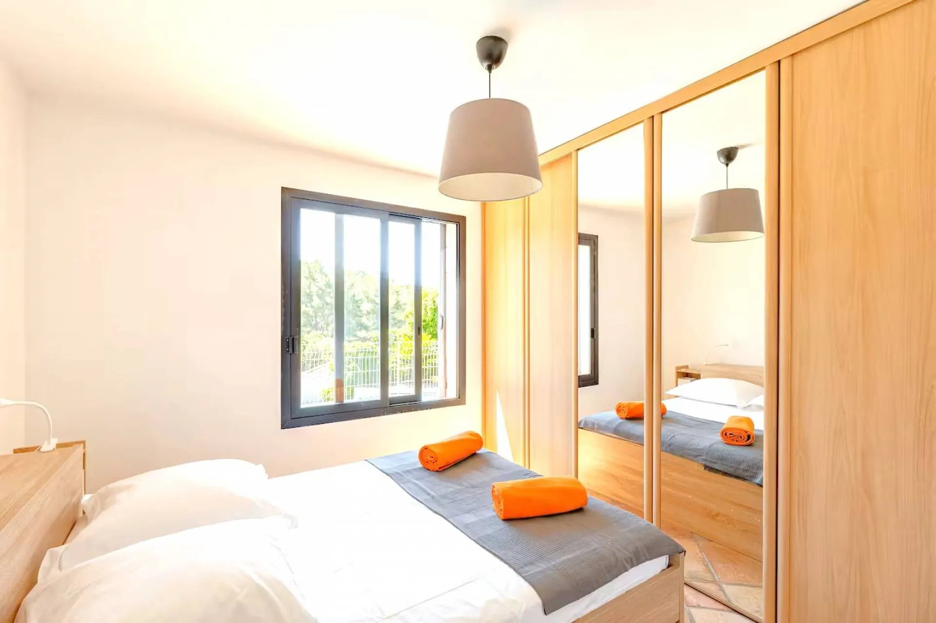 Vente maison T4 Cassis au sein d'un quartier résidentiel prisé et sécurisé avec piscine et vue dégagée