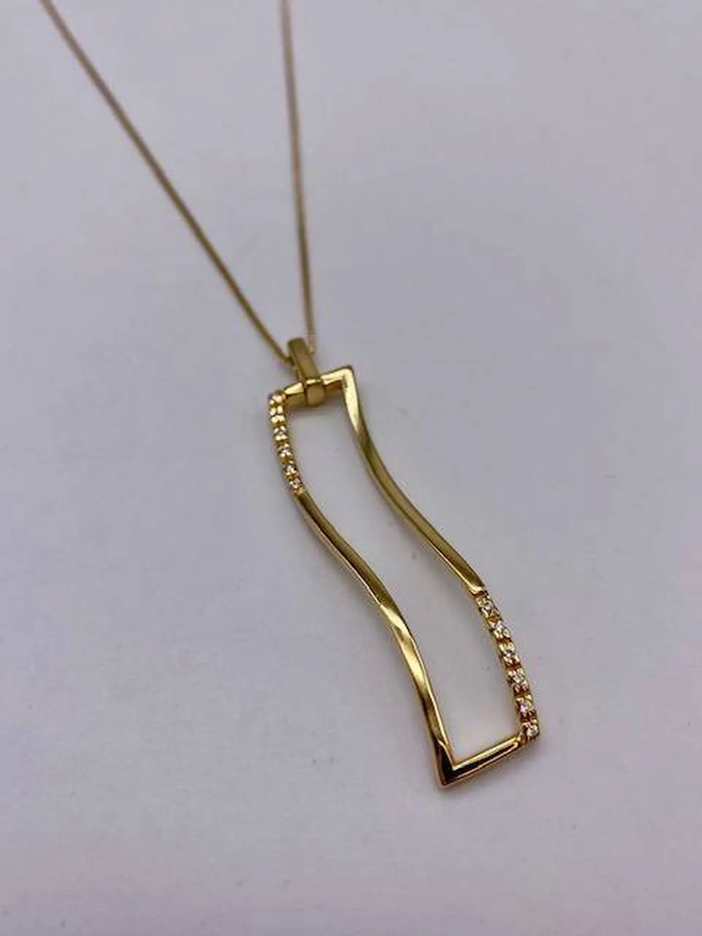 Acheter en ligne un collier en or 750/1000ème et diamants chez votre bijouterie Or Ligne à La Teste de Buch près de Biganos