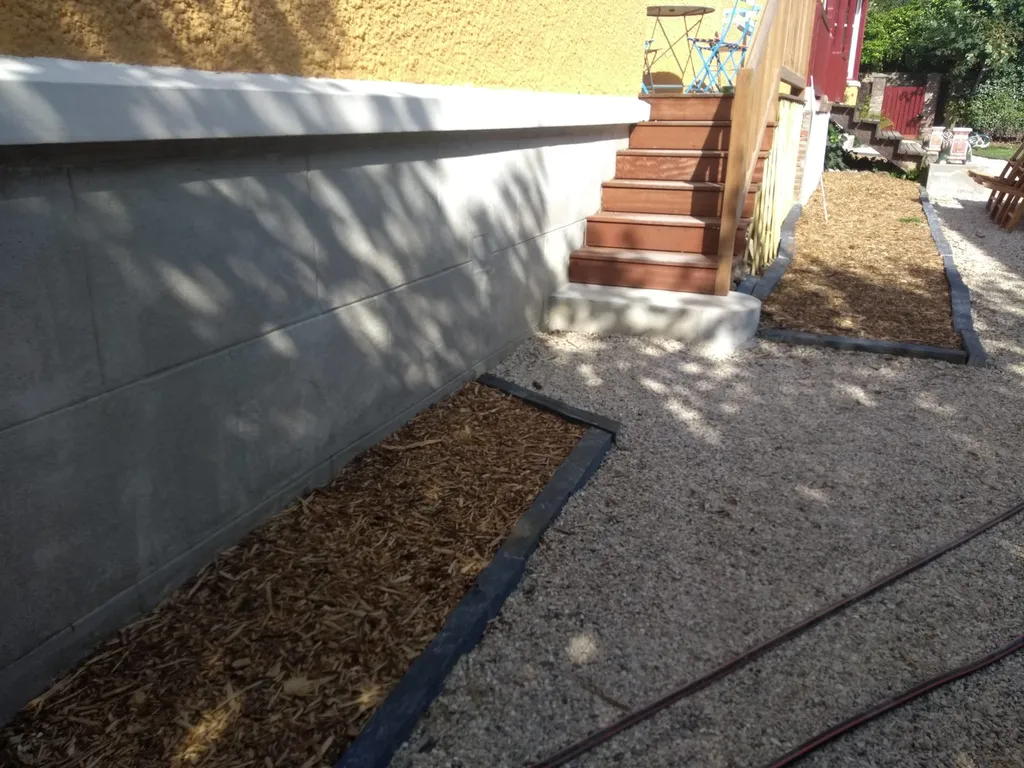 Création d’un jardin sur-mesure avec reprise des allées, pose de claustras, création de carrés potagers et engazonnement à Étretat